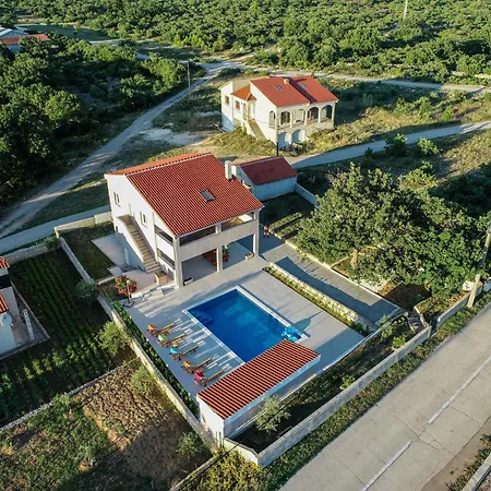 Macanovi Dvori With Private Pool * Jasenice (Zadar)
