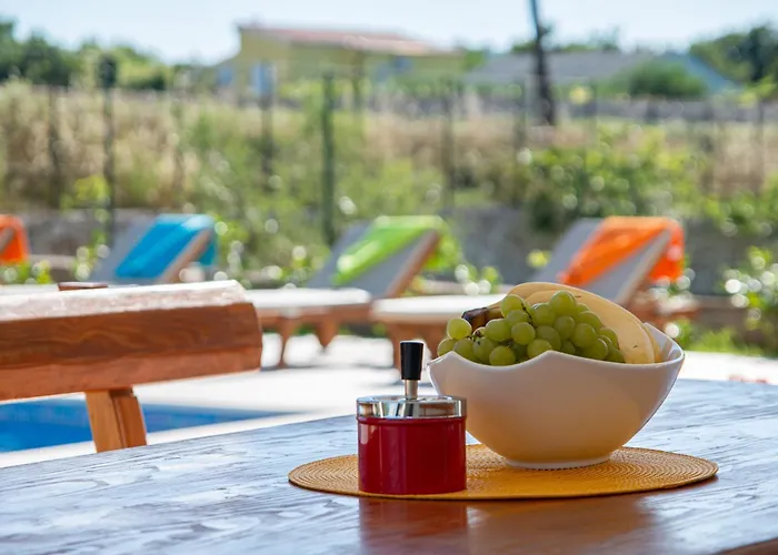 Macanovi Dvori With Private Pool * Jasenice (Zadar)