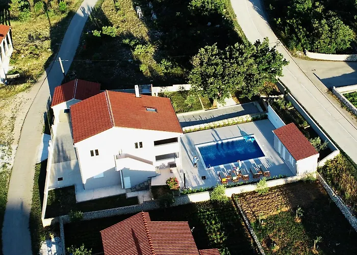 Macanovi Dvori With Private Pool