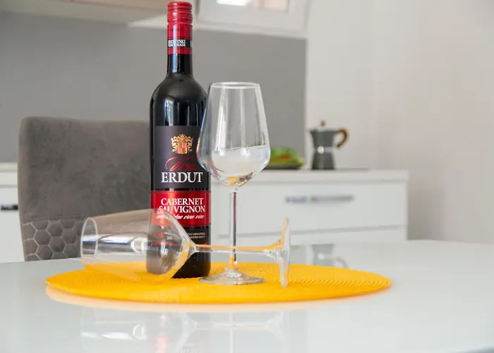 Macanovi Dvori With Private Pool Ясенице